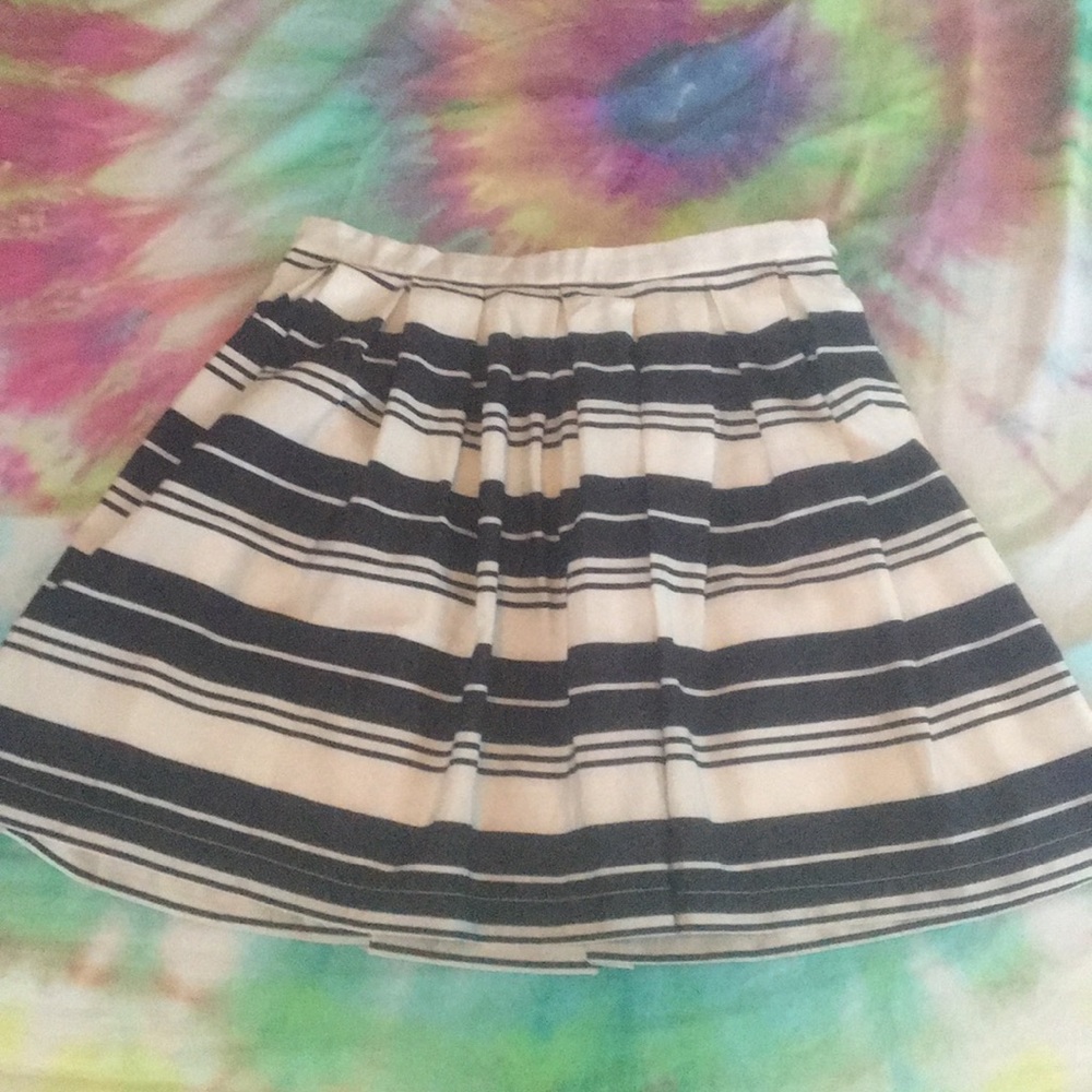 Striped & pleated bubble skirt size 6